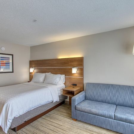 Holiday Inn Express Hotel & Suites Oshkosh - State Route 41 By Ihg Eksteriør bilde