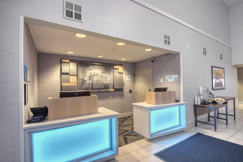 Holiday Inn Express Hotel & Suites Oshkosh - State Route 41 By Ihg Eksteriør bilde