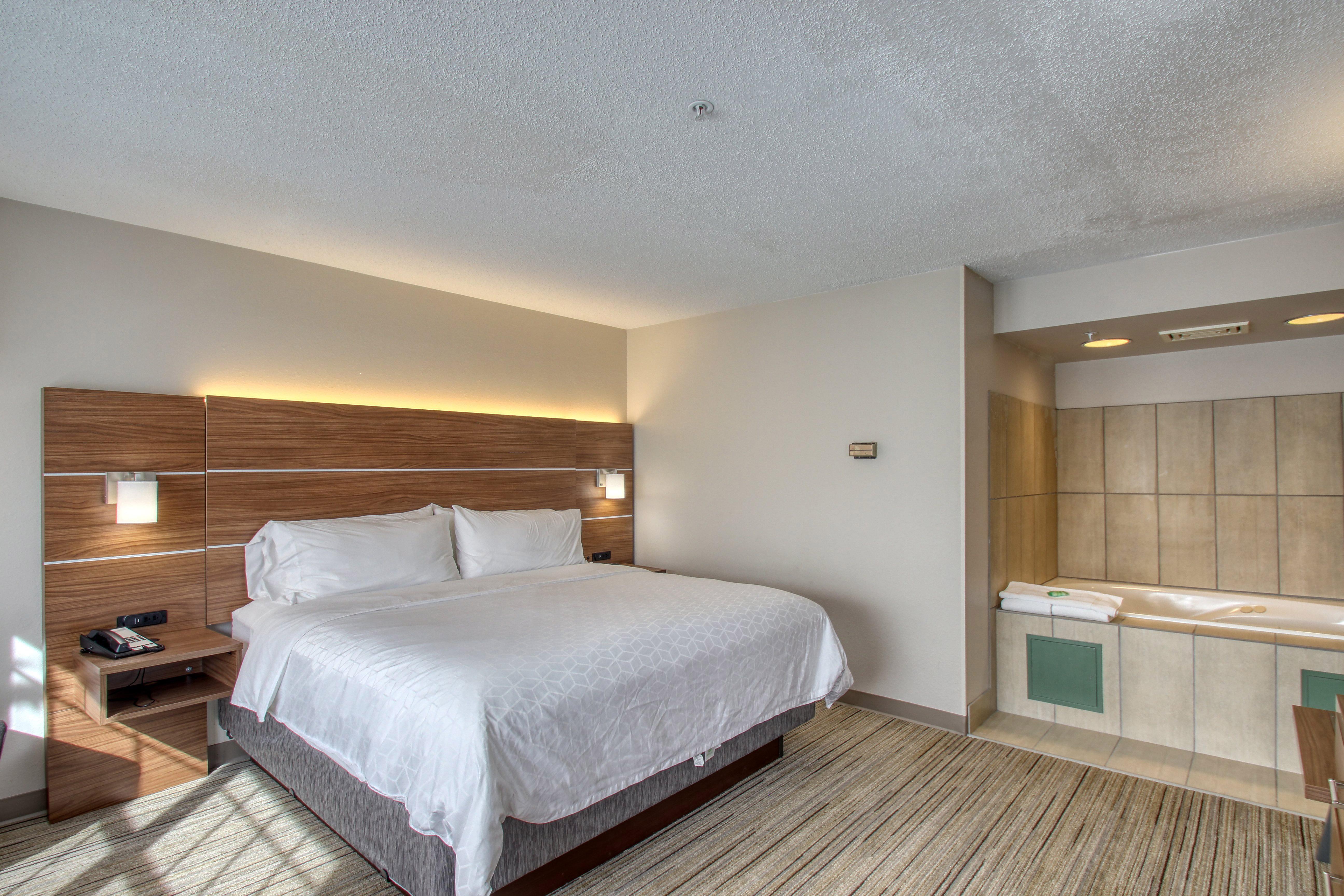 Holiday Inn Express Hotel & Suites Oshkosh - State Route 41 By Ihg Eksteriør bilde