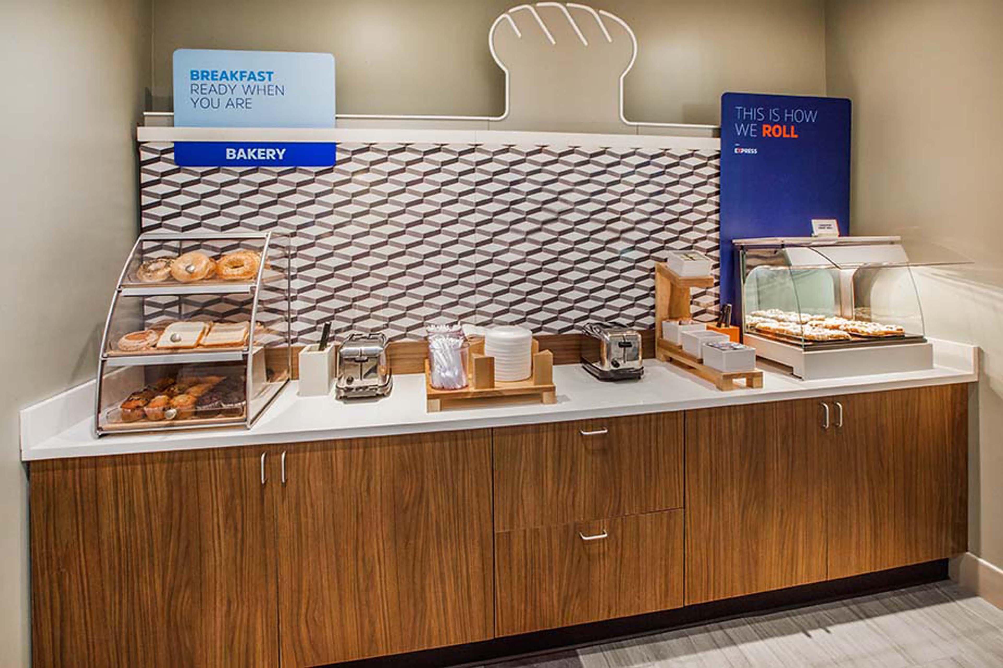 Holiday Inn Express Hotel & Suites Oshkosh - State Route 41 By Ihg Eksteriør bilde