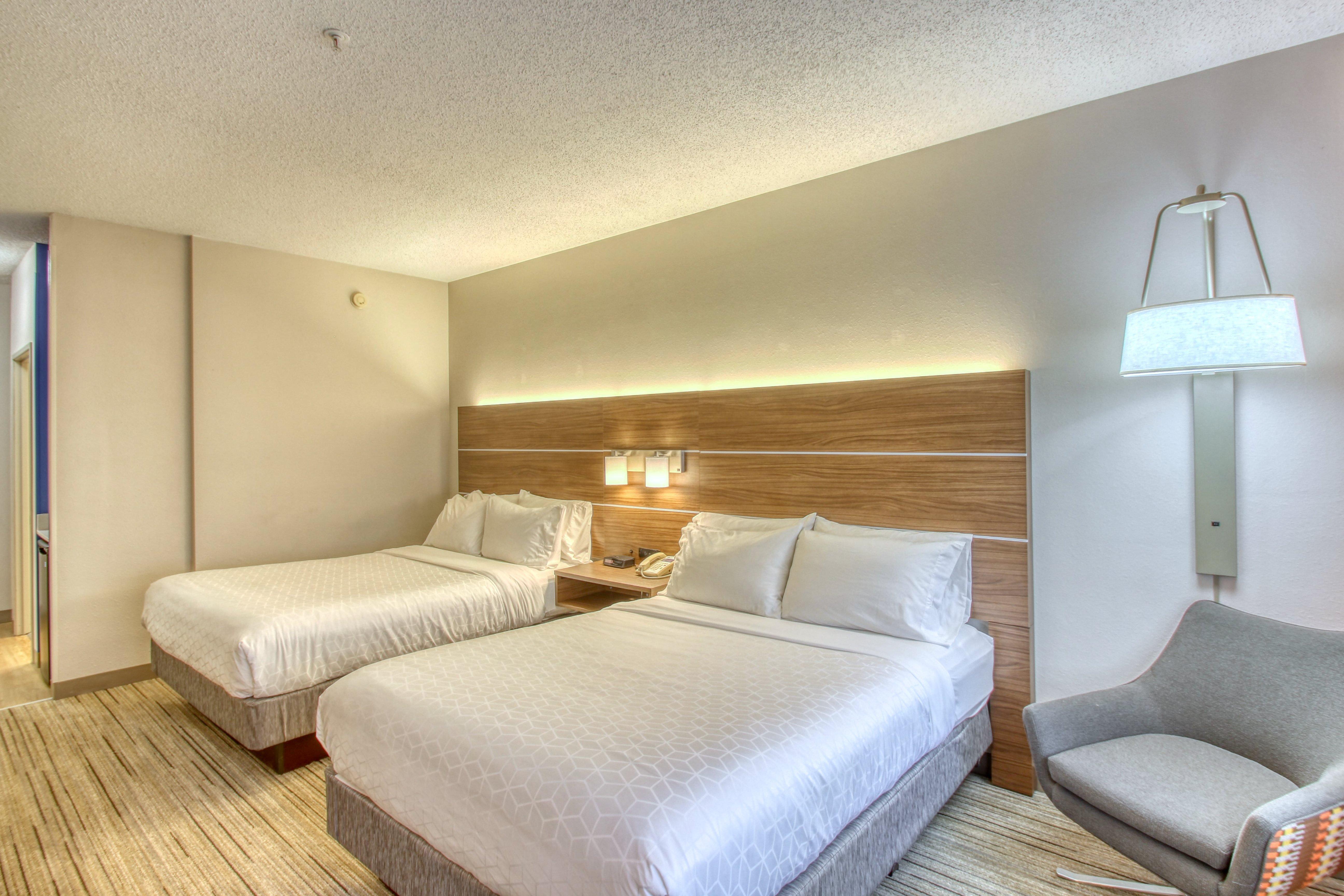 Holiday Inn Express Hotel & Suites Oshkosh - State Route 41 By Ihg Eksteriør bilde
