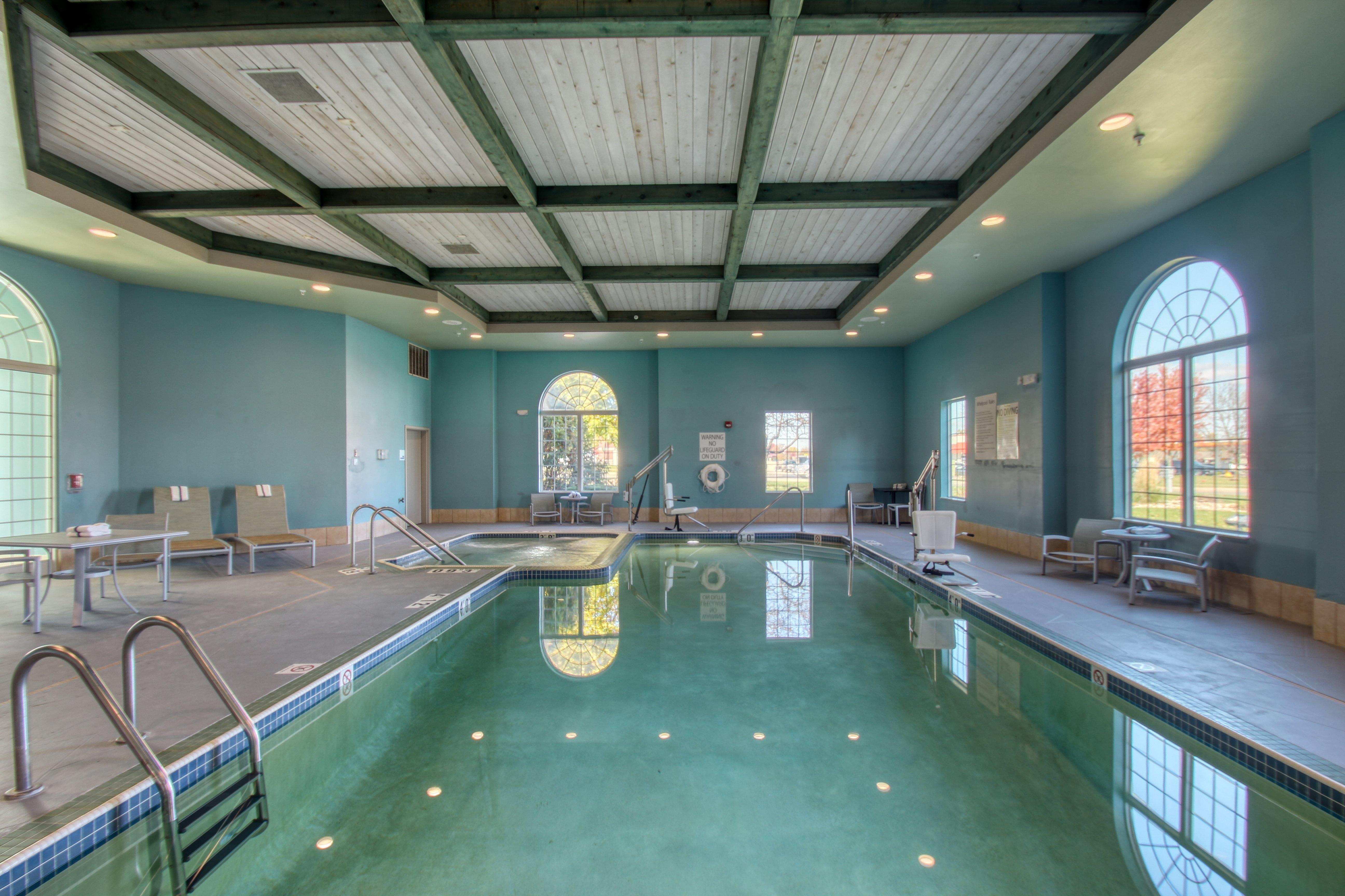 Holiday Inn Express Hotel & Suites Oshkosh - State Route 41 By Ihg Eksteriør bilde