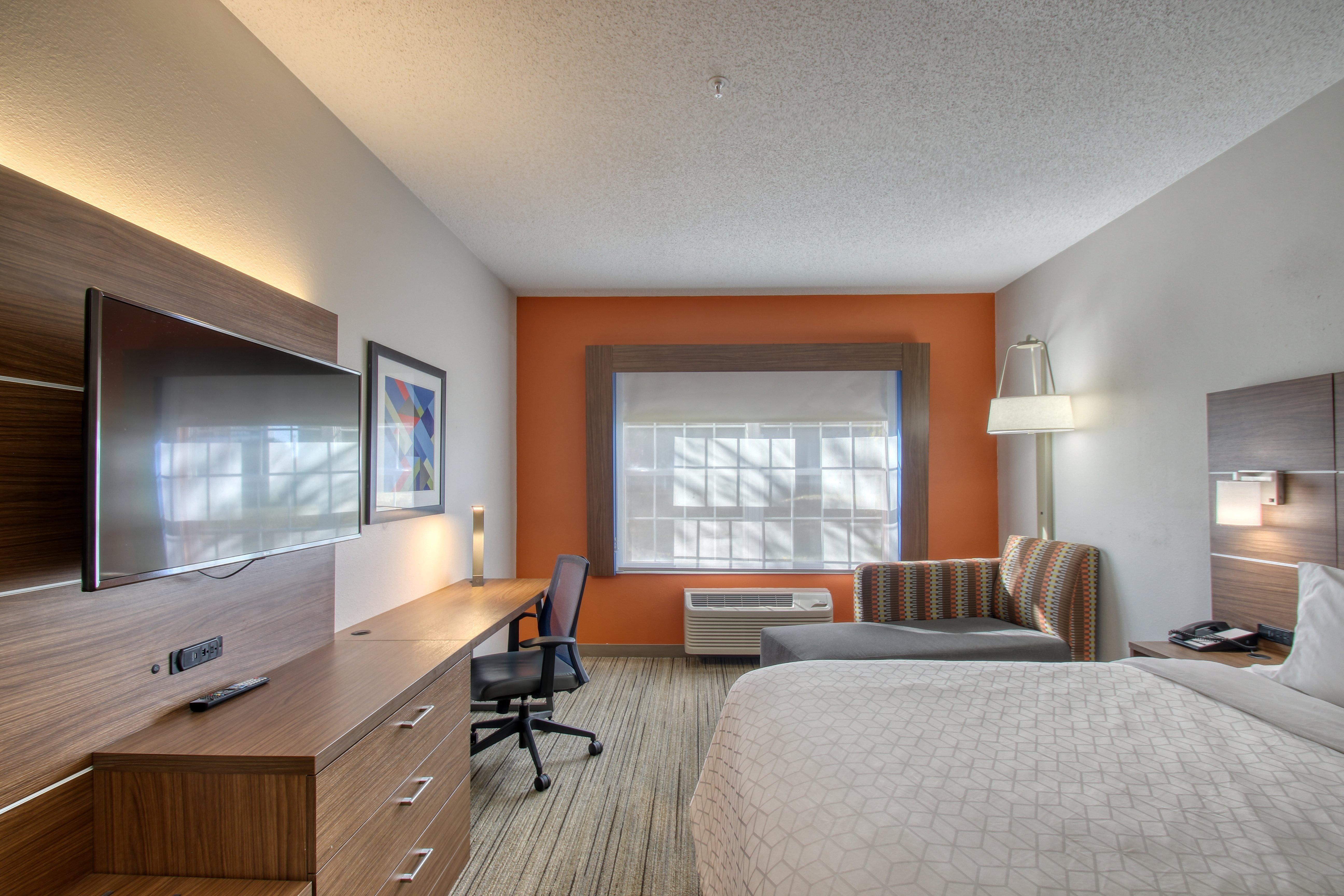 Holiday Inn Express Hotel & Suites Oshkosh - State Route 41 By Ihg Eksteriør bilde