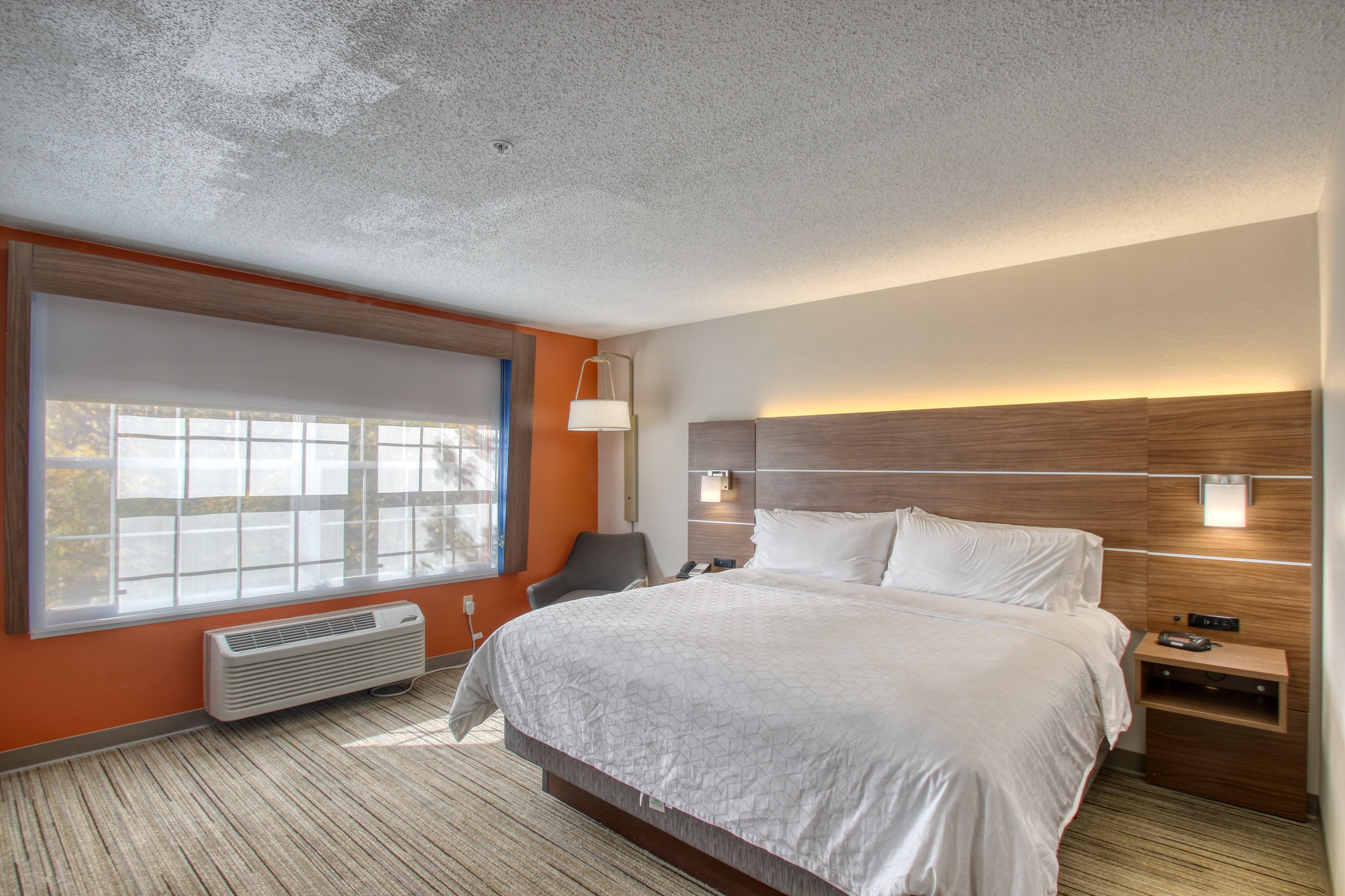 Holiday Inn Express Hotel & Suites Oshkosh - State Route 41 By Ihg Eksteriør bilde