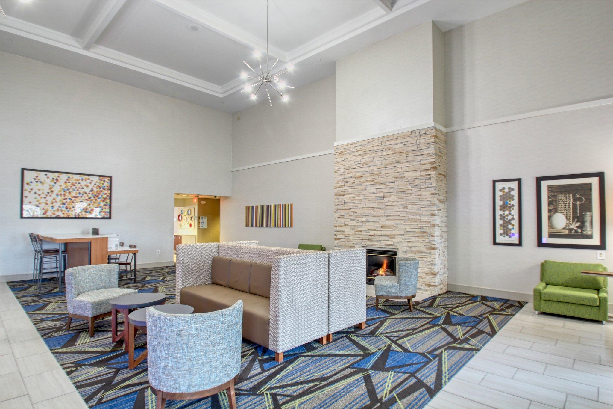 Holiday Inn Express Hotel & Suites Oshkosh - State Route 41 By Ihg Eksteriør bilde
