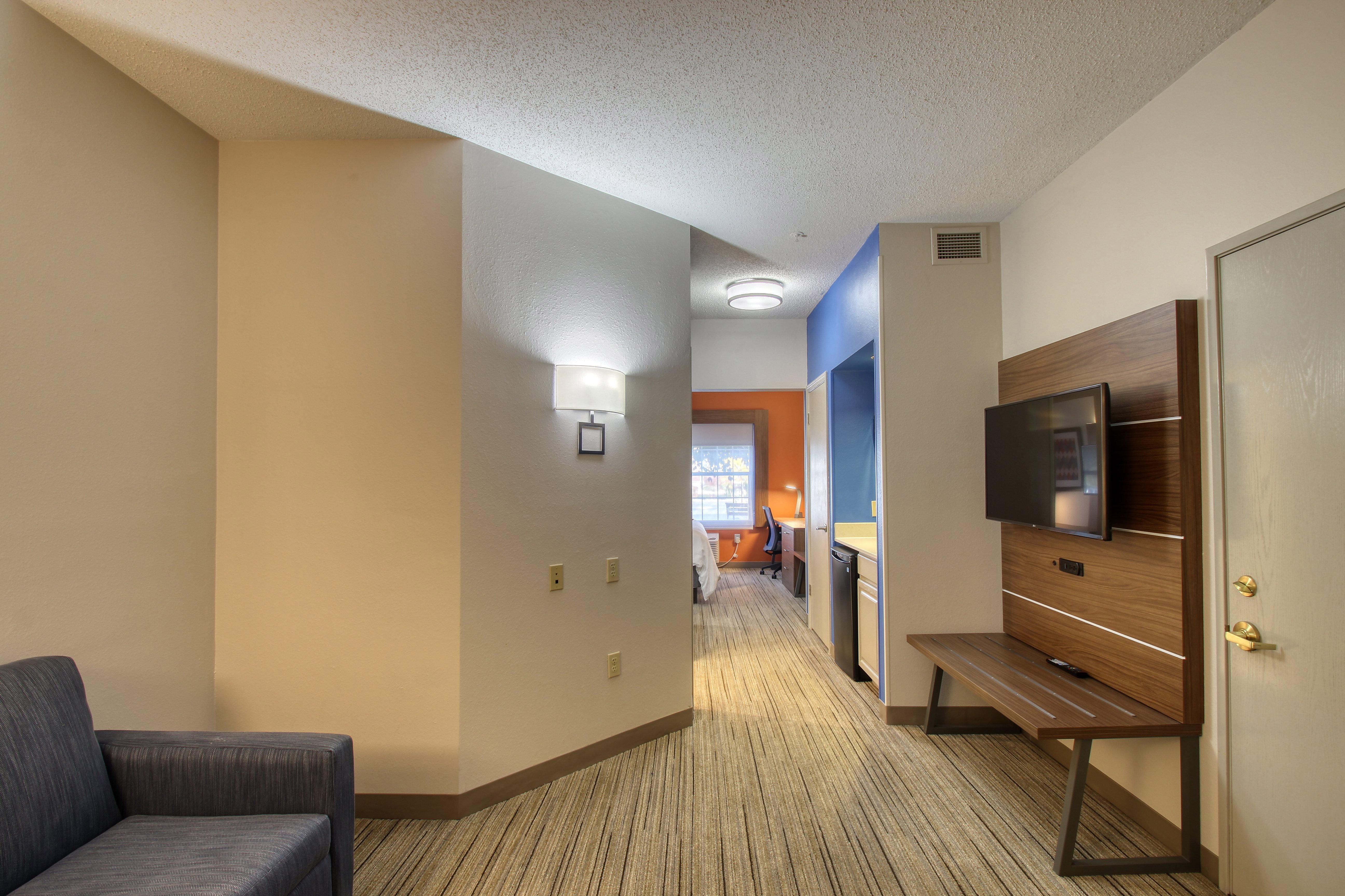Holiday Inn Express Hotel & Suites Oshkosh - State Route 41 By Ihg Eksteriør bilde
