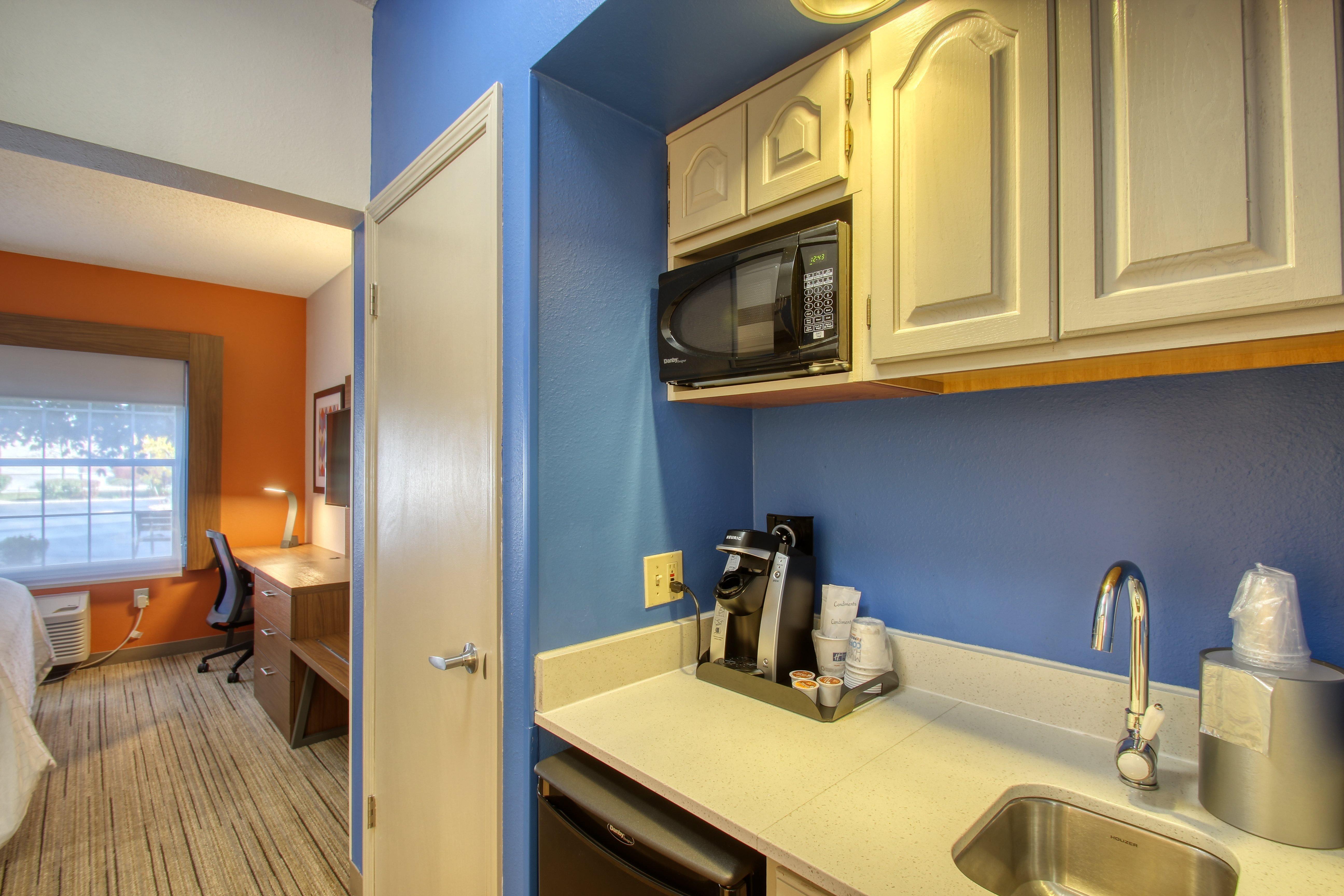 Holiday Inn Express Hotel & Suites Oshkosh - State Route 41 By Ihg Eksteriør bilde