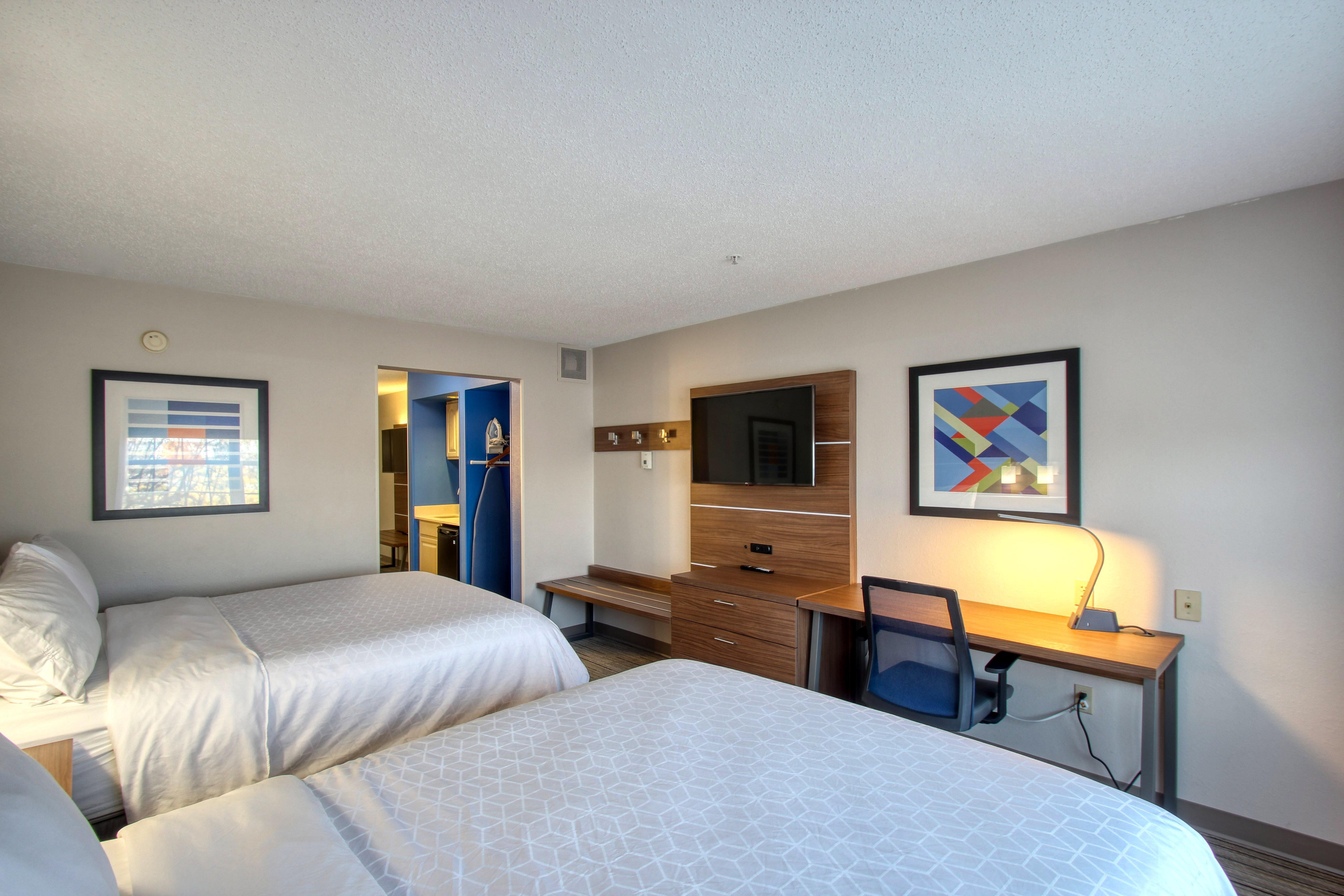 Holiday Inn Express Hotel & Suites Oshkosh - State Route 41 By Ihg Eksteriør bilde