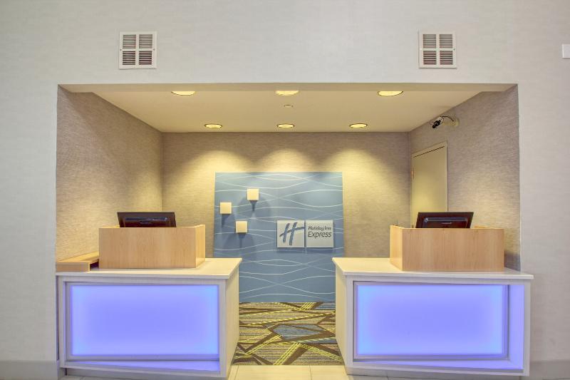 Holiday Inn Express Hotel & Suites Oshkosh - State Route 41 By Ihg Eksteriør bilde