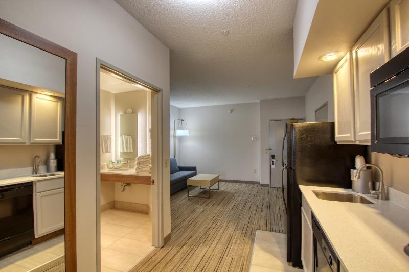 Holiday Inn Express Hotel & Suites Oshkosh - State Route 41 By Ihg Eksteriør bilde