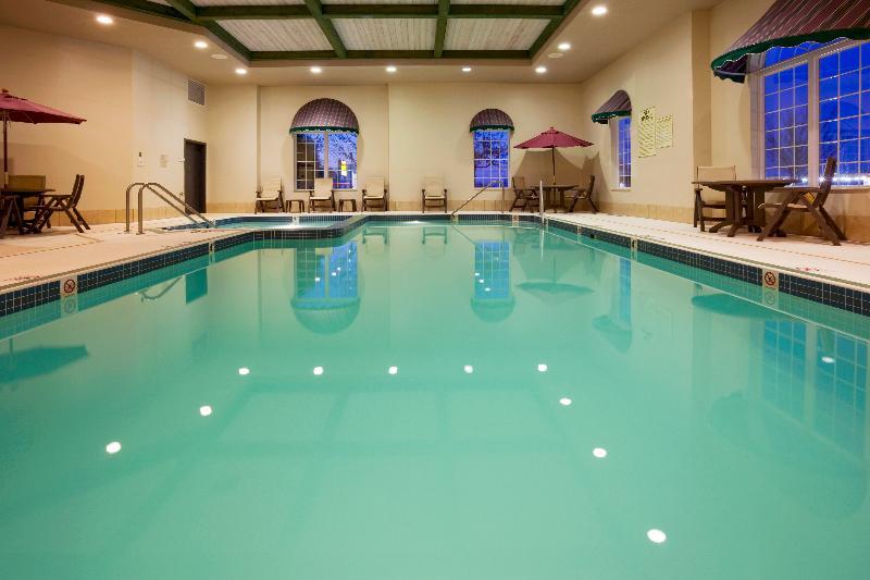 Holiday Inn Express Hotel & Suites Oshkosh - State Route 41 By Ihg Eksteriør bilde