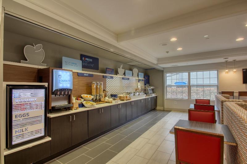 Holiday Inn Express Hotel & Suites Oshkosh - State Route 41 By Ihg Eksteriør bilde
