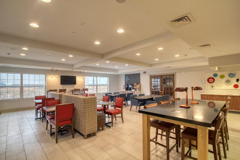 Holiday Inn Express Hotel & Suites Oshkosh - State Route 41 By Ihg Eksteriør bilde