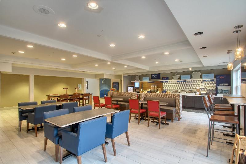Holiday Inn Express Hotel & Suites Oshkosh - State Route 41 By Ihg Eksteriør bilde